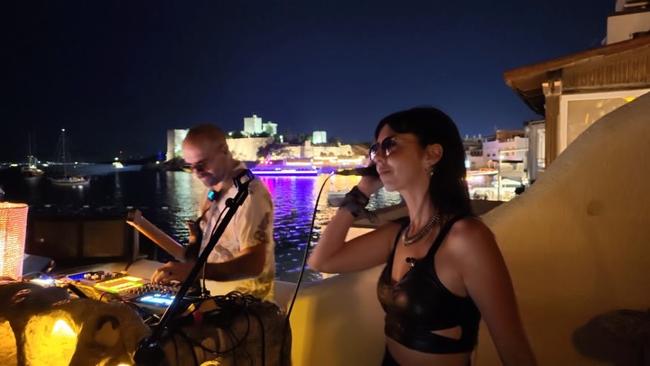 Junk Guitar Show — Yula Bodrum